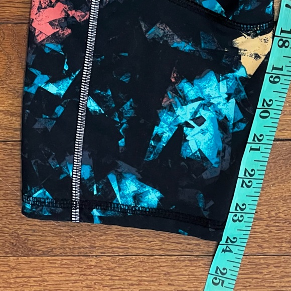 Old Navy Active Go-Dry Splash Print Cropped Leggings XL Preowned Athleisure - Picture 3 of 12